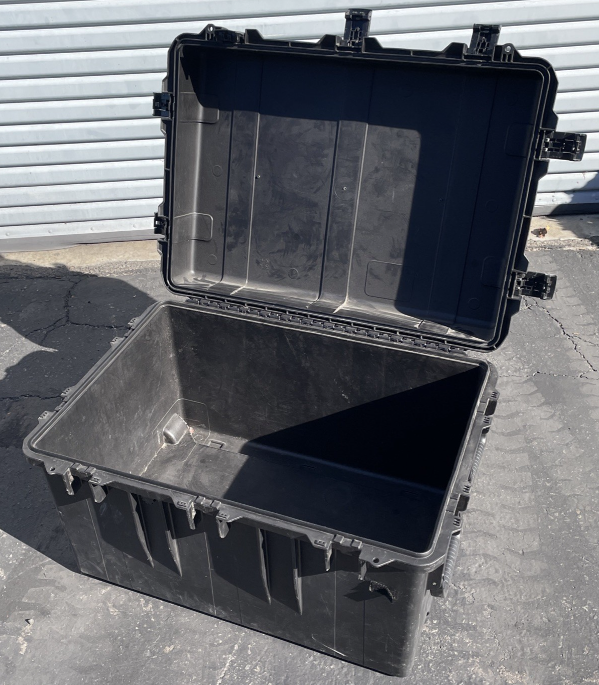 Pelican Storm iM3075 Transport Case Black Hard Shell No Foam Retractable Handle