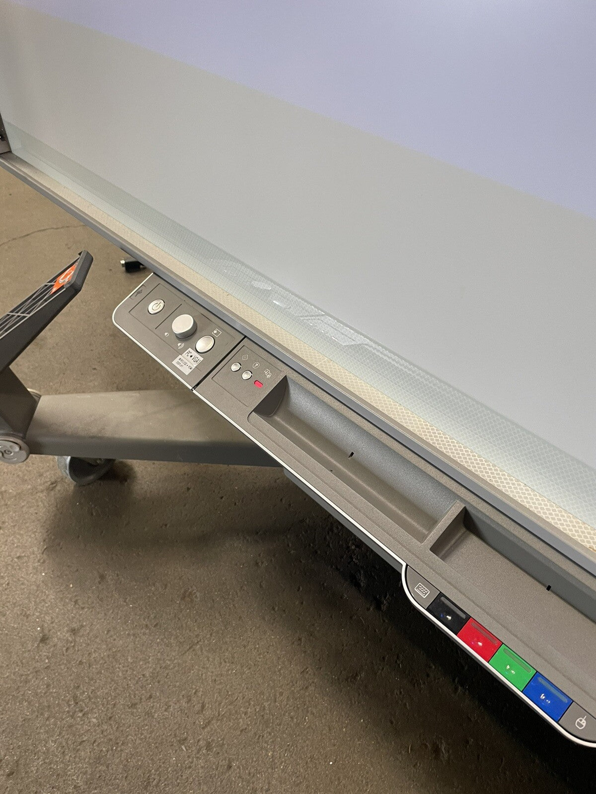 SMARTBOARD 800 DViT  - 77in Interactive Whiteboard FSUX Mobile Stand SBA-L audio