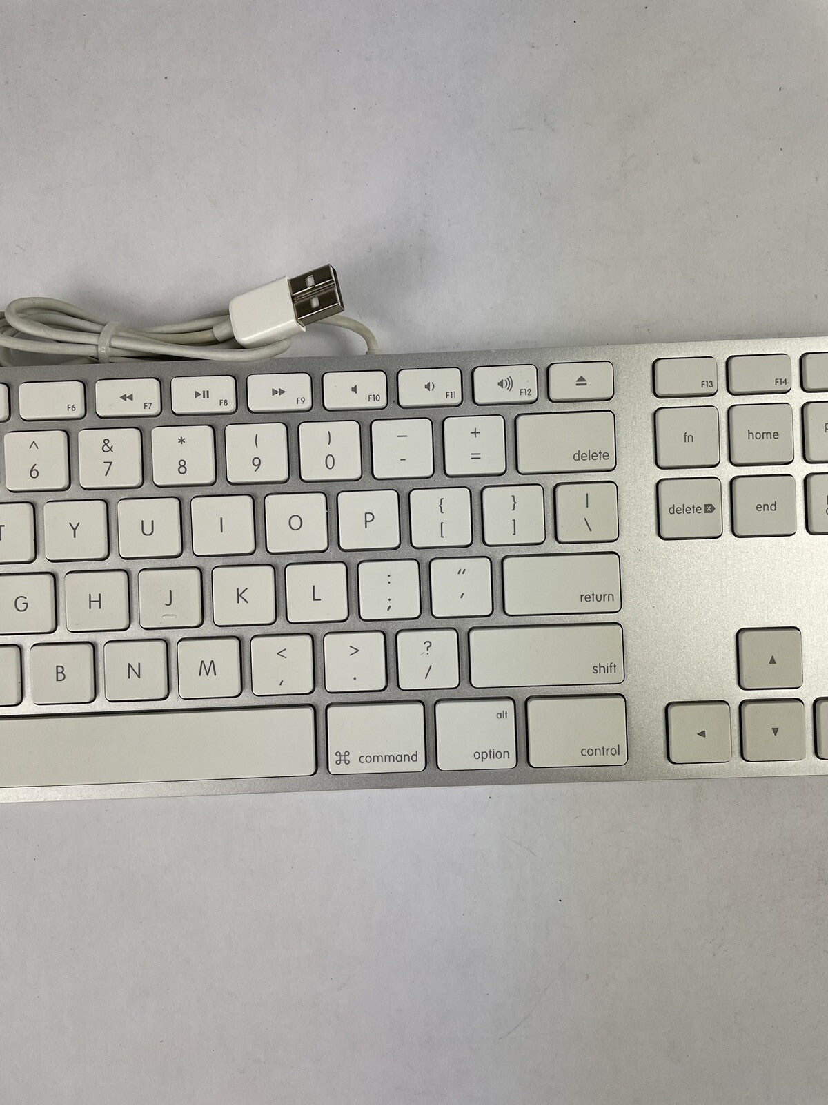 Genuine Apple Wired Aluminum USB Keyboard w/ Numeric Keypad MB110LL/A A1243