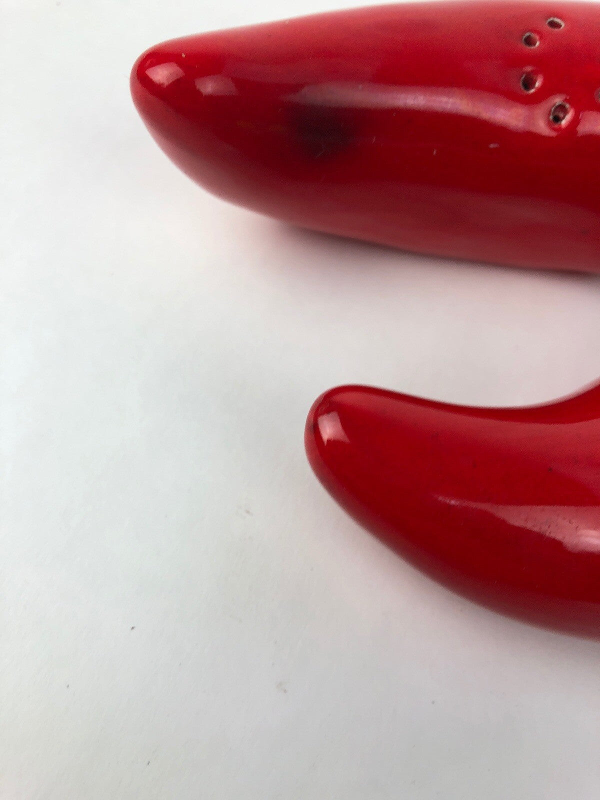 Rare Vintage Red Hot Chili Pepper Salt and Pepper Shakers spicy * FSTSHP