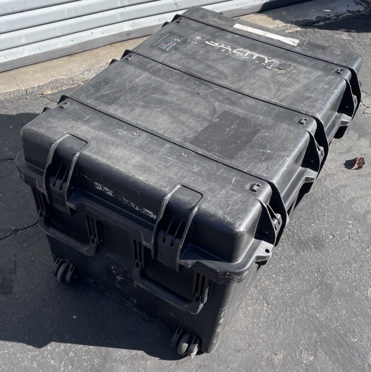 Pelican Storm iM3075 Transport Case Black Hard Shell No Foam Retractable Handle
