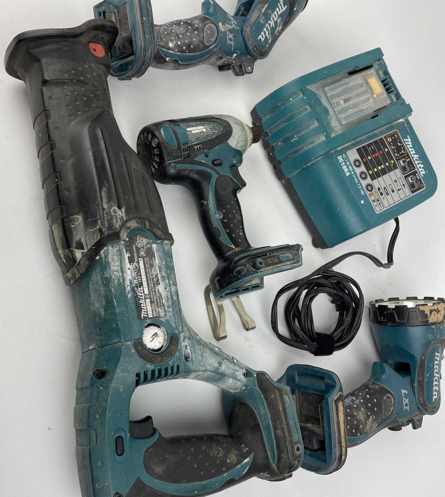 Makita 18V LXT Cordless 1/4” Impact Driver, Reciprocating Saw, 2 Lights, Charger