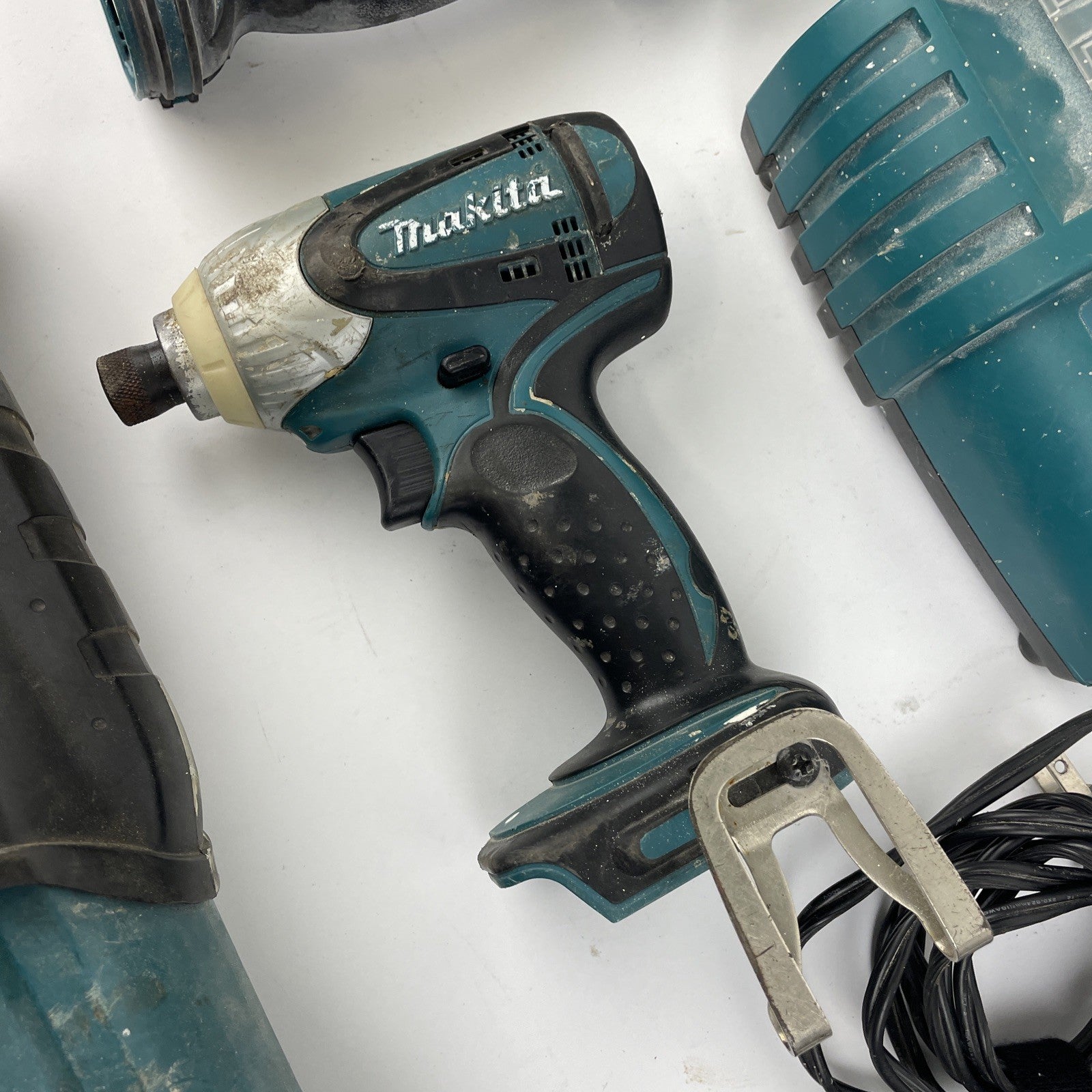 Makita 18V LXT Cordless 1/4” Impact Driver, Reciprocating Saw, 2 Lights, Charger