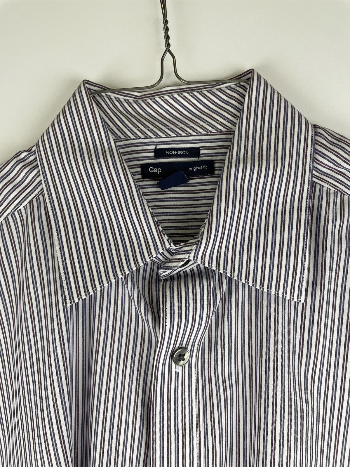 GAP Original Fit - Pink Purple Vertical Stripes SZ M 15 - 15 1/2 Button Shirt