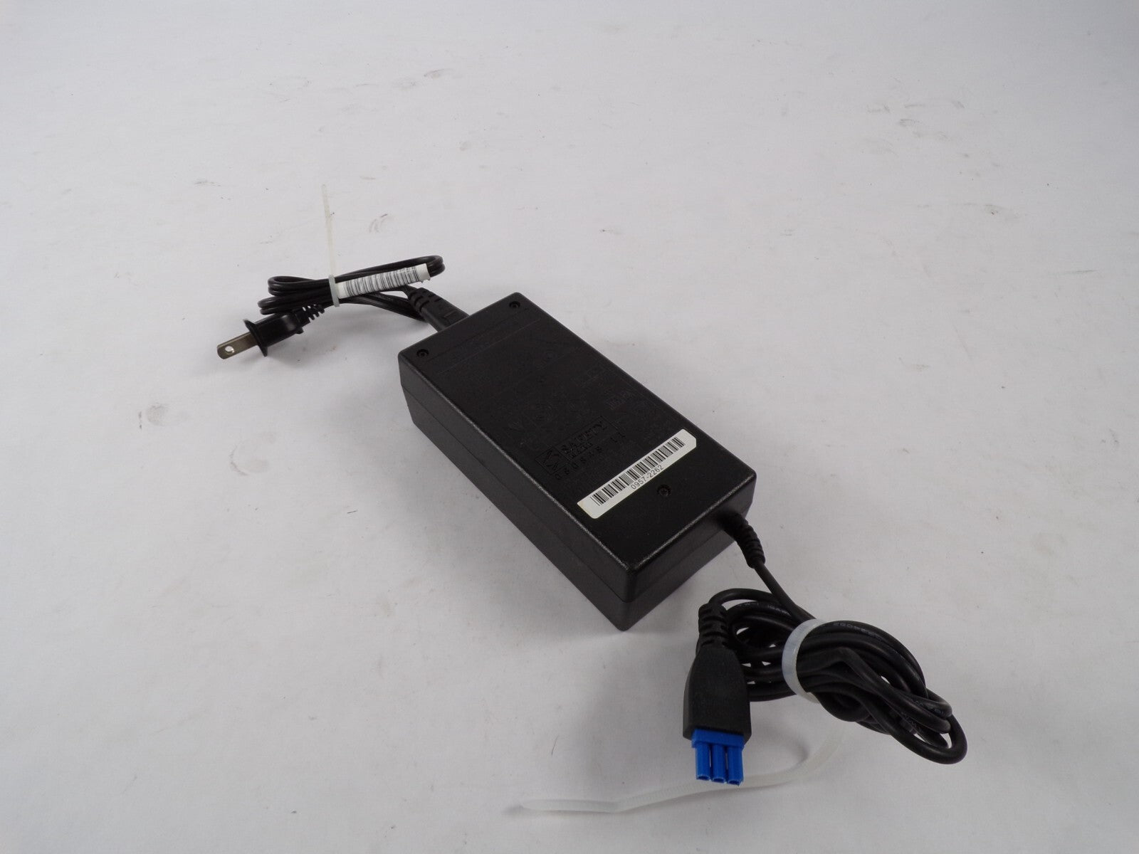 Geniue AC Adapter H006HV0CU604L Output 19 V 1.58 A Power Supply Adapter A85