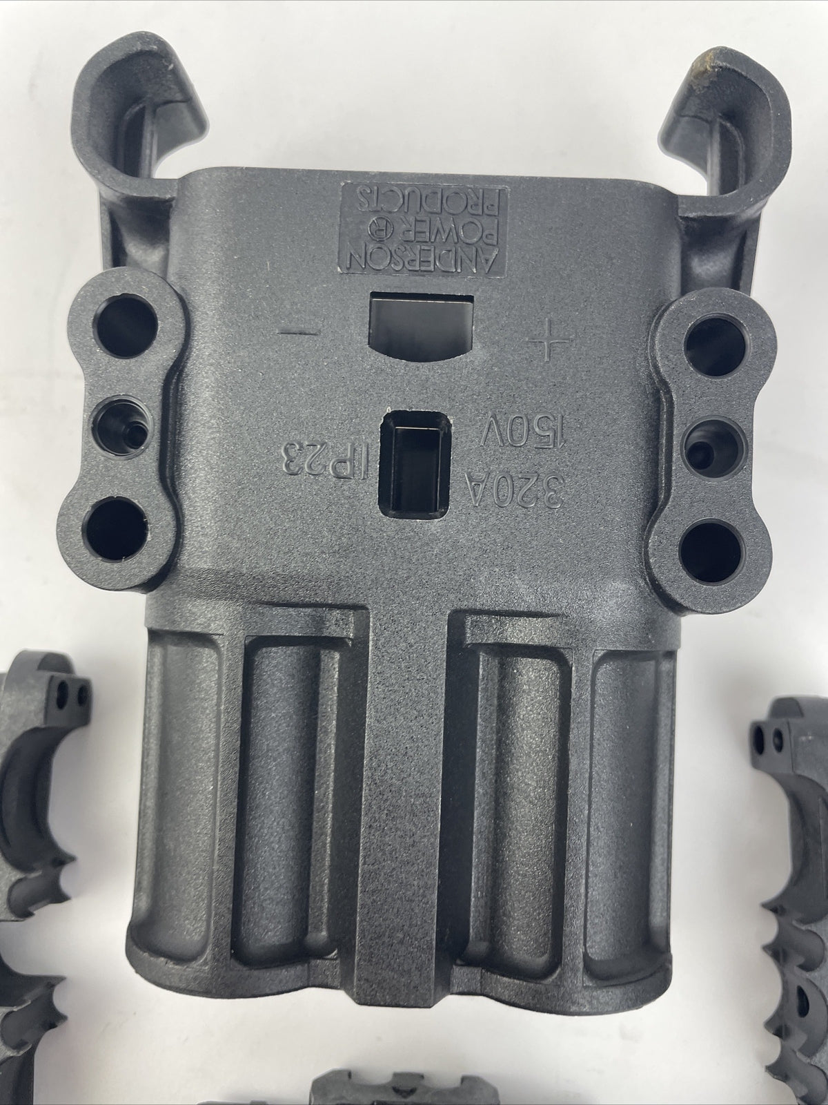 Anderson Power Products Connector, Power, Heavy Duty, A32 SCKT 2/0AWG W/ 2 UPPER