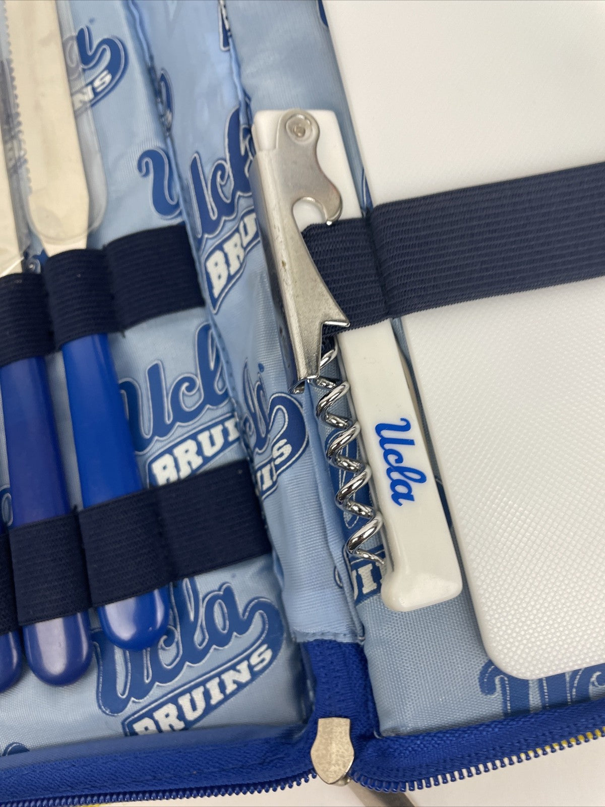 UCLA BRUIBS Camping PICNIC FOLDER SPOONS / KNIVES / CHEESE BOARD / NAPKIN NEW