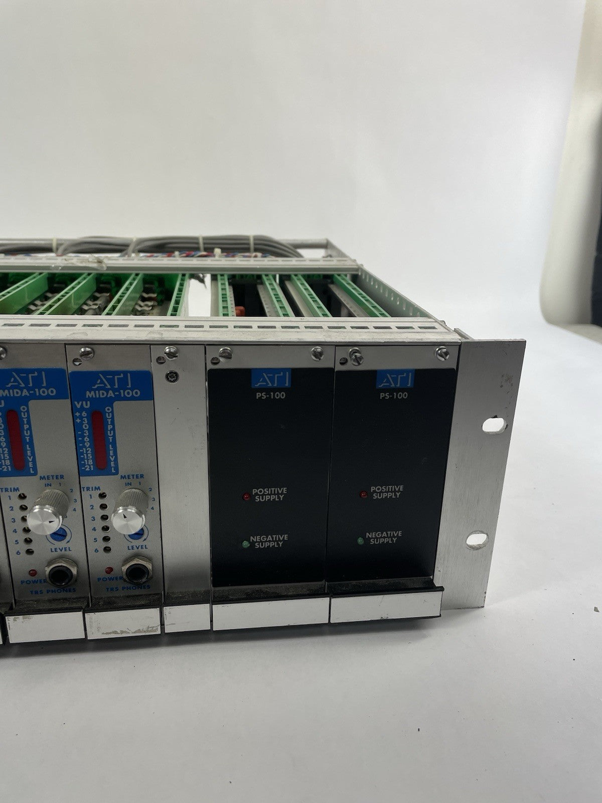 ATI Audio Technologies RM100 Amplifier Rack w/10x MDA-100/2x PS-100 Modules