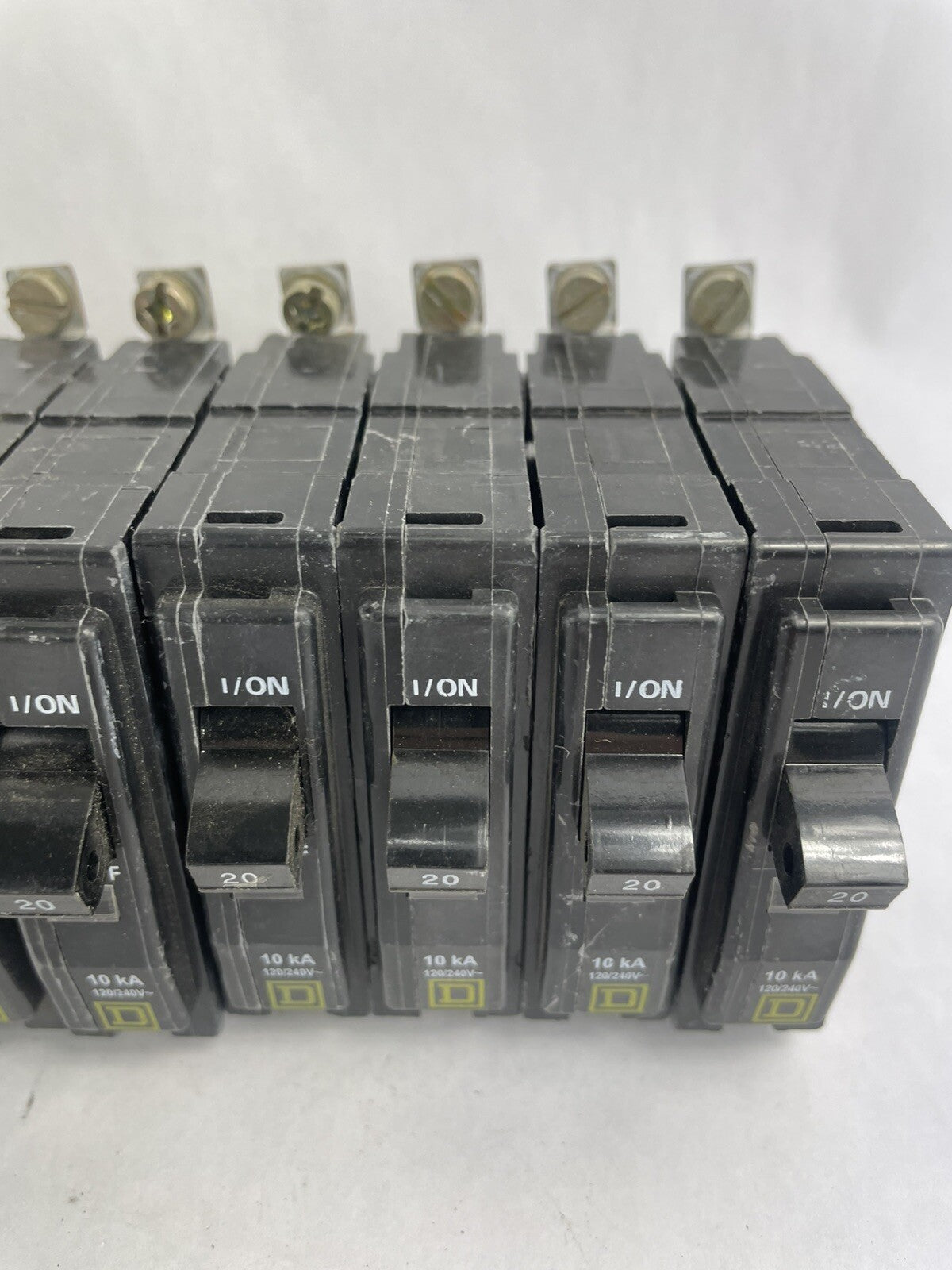 LOT  OF 8: Square D QOB120 1P 20A 10kA 120/240V L-2349 Circuit Breaker
