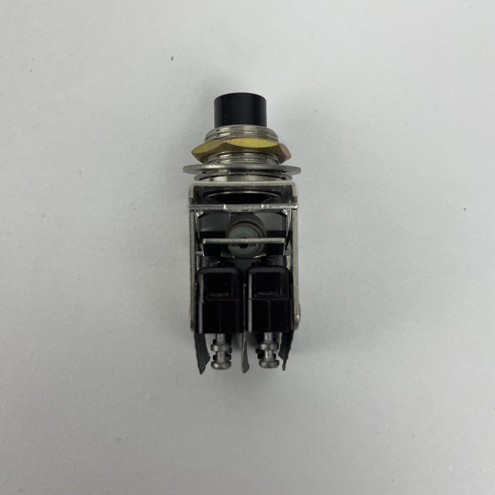 2PB11-T2 Honeywell Pushbutton Switches Momentary DPDT 5A 250VAC 30VDC NOS