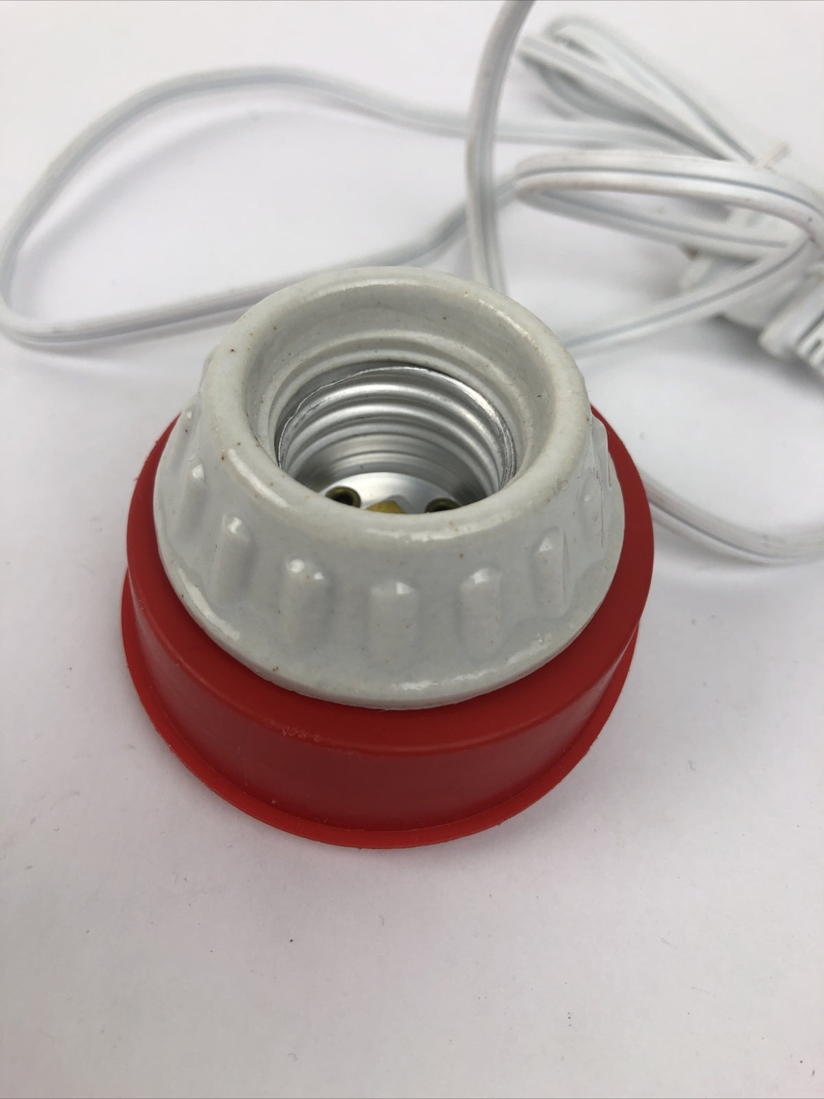 Porcelain LAMPHOLDER Ceramic WHITE Bulb Fixture Two Piece LEVITON XCI w CAPLUG