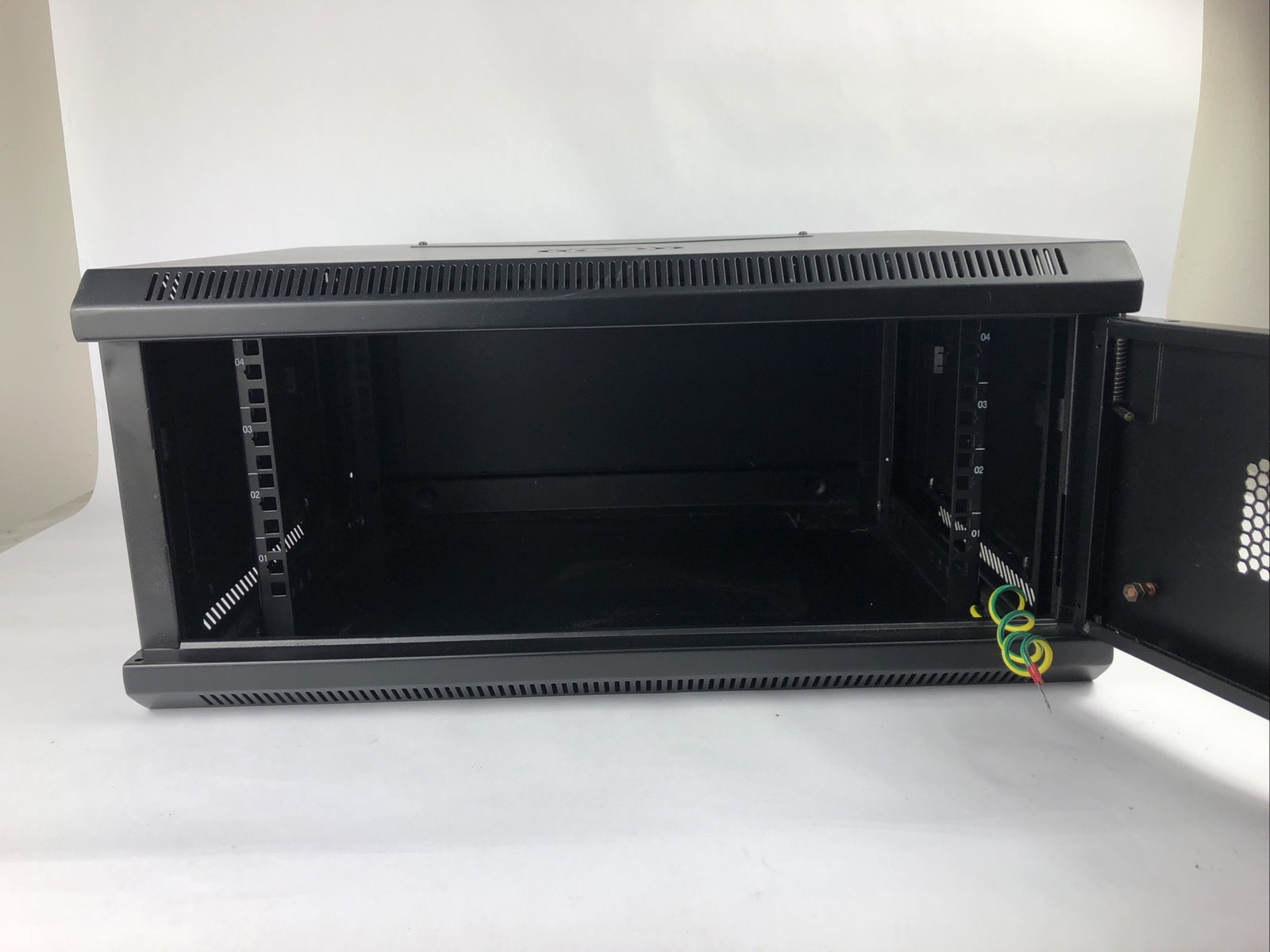 Fibretronix Wall Mount Rack Enclosure Steel Locking Storage Case 23.5"x17.5"x11"