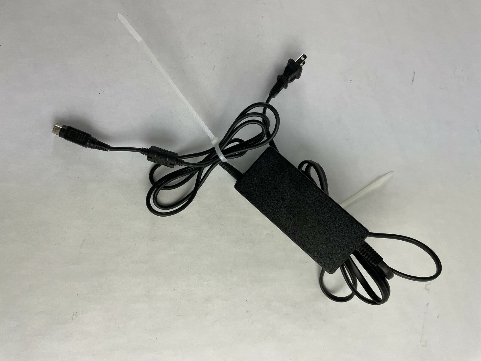 Genuine DirecTv EPS44R2-16 Ac Adapter Output 12 V 4 A Power Supply Adapter A82