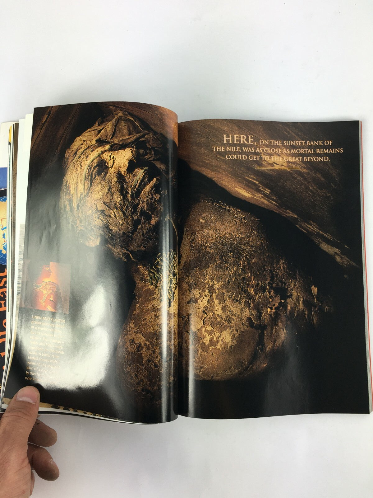 October 2002 National Geographic Magazine Death on the Nile Tokyo Bay Bob Dylans