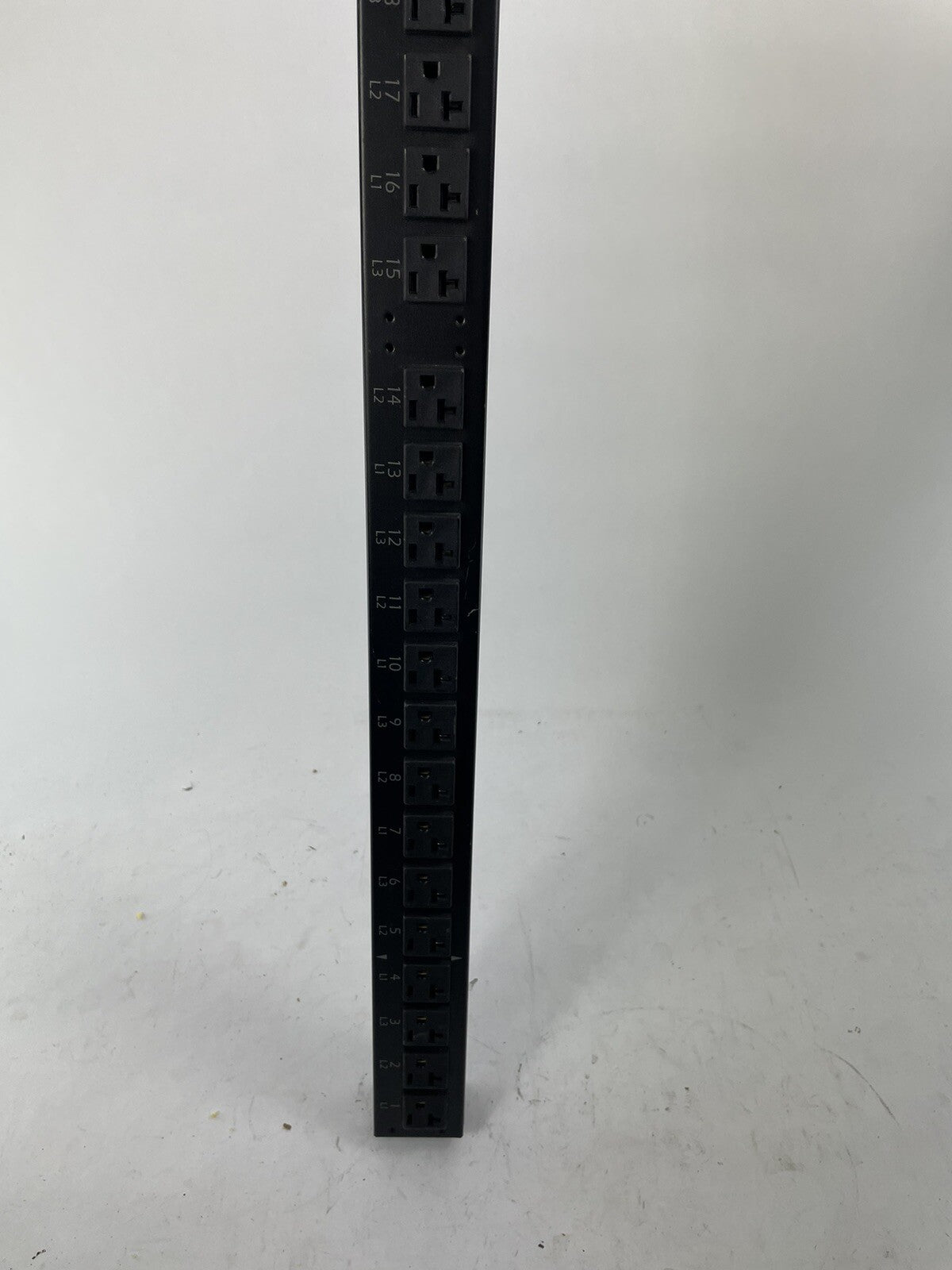 APC AP7892 Rack PDU Metered Zero 5.7kW 208V(42)5-20 10' Power Distribution Strip