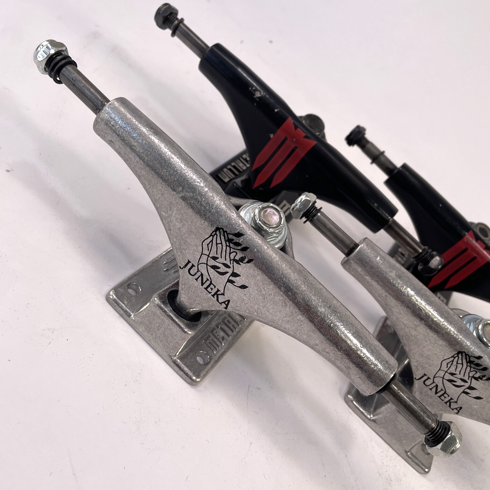 2 Sets METALLUM Skateboard Trucks 1 set Black 129mm /  1 set Polished 149mm
