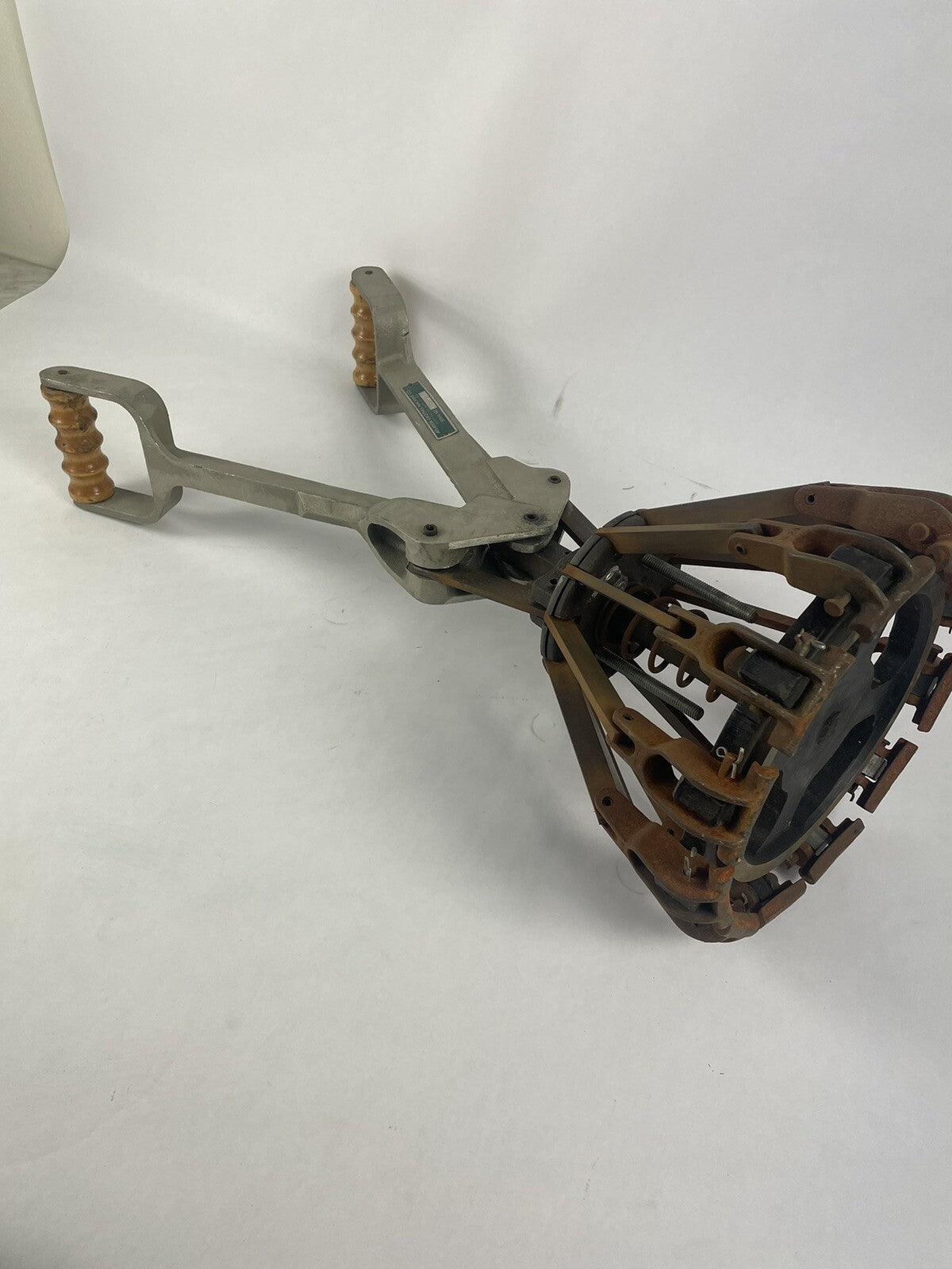 Atlanta Grotnes 8-1/2" 12-Lug Manual Lug Style Pail Closer