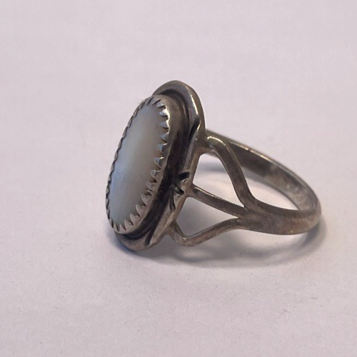 Vintage Navajo Native American Mother of Pearl 925 Sterling Silver Ring Size 6.5