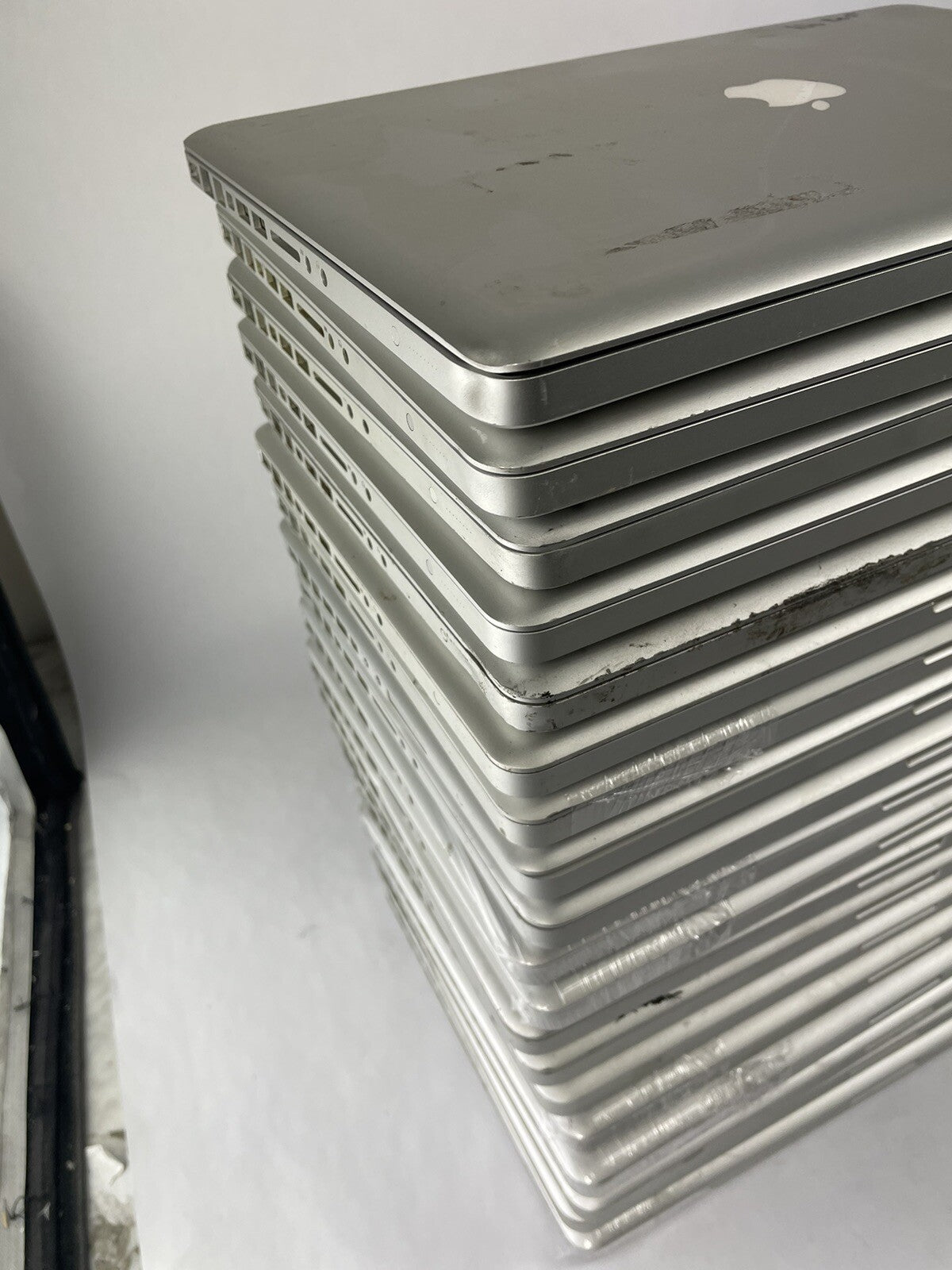 Lot of 42:  Apple MacBook 13" A1278 15" A1286 for parts and repair