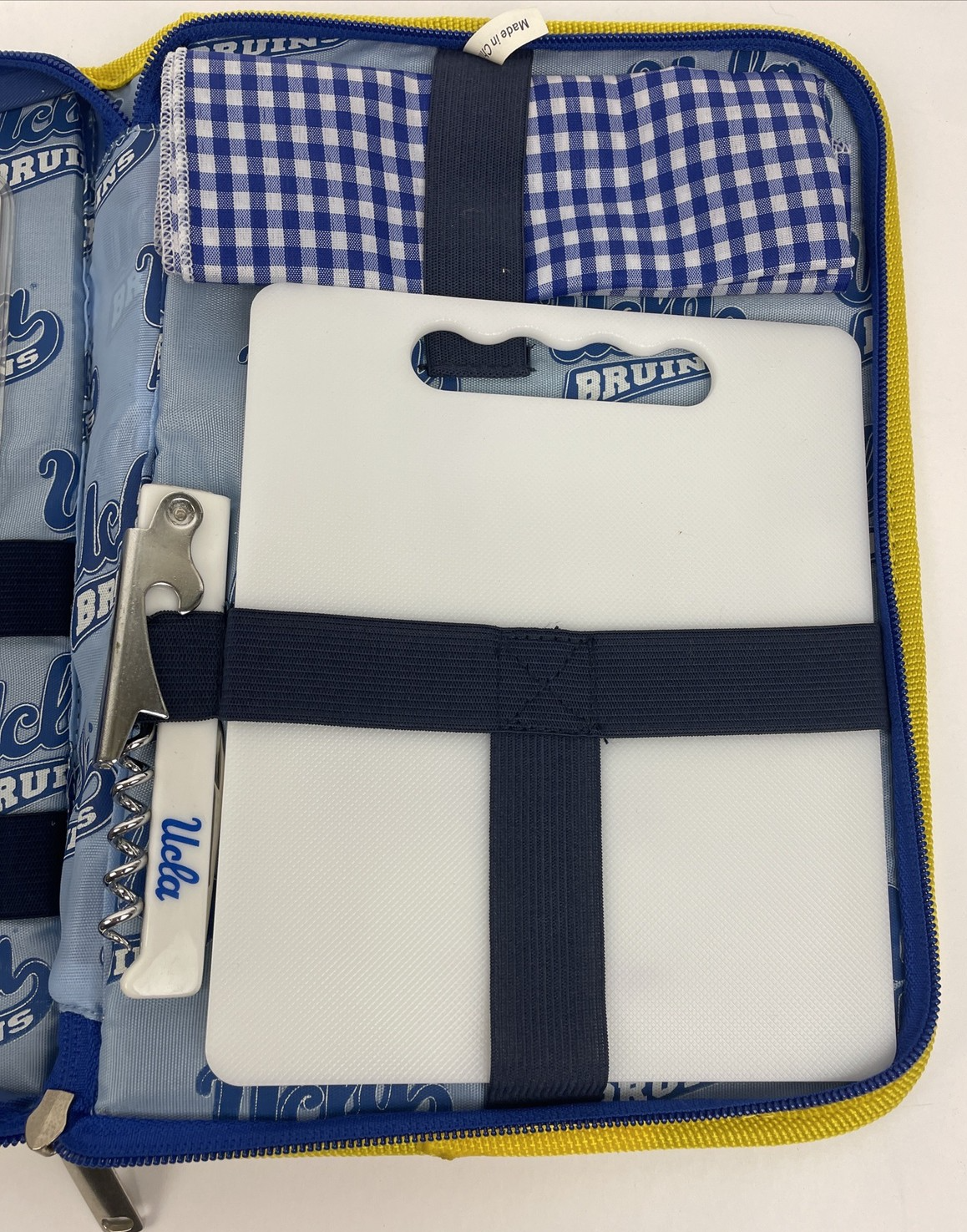 UCLA BRUIBS Camping PICNIC FOLDER SPOONS / KNIVES / CHEESE BOARD / NAPKIN NEW