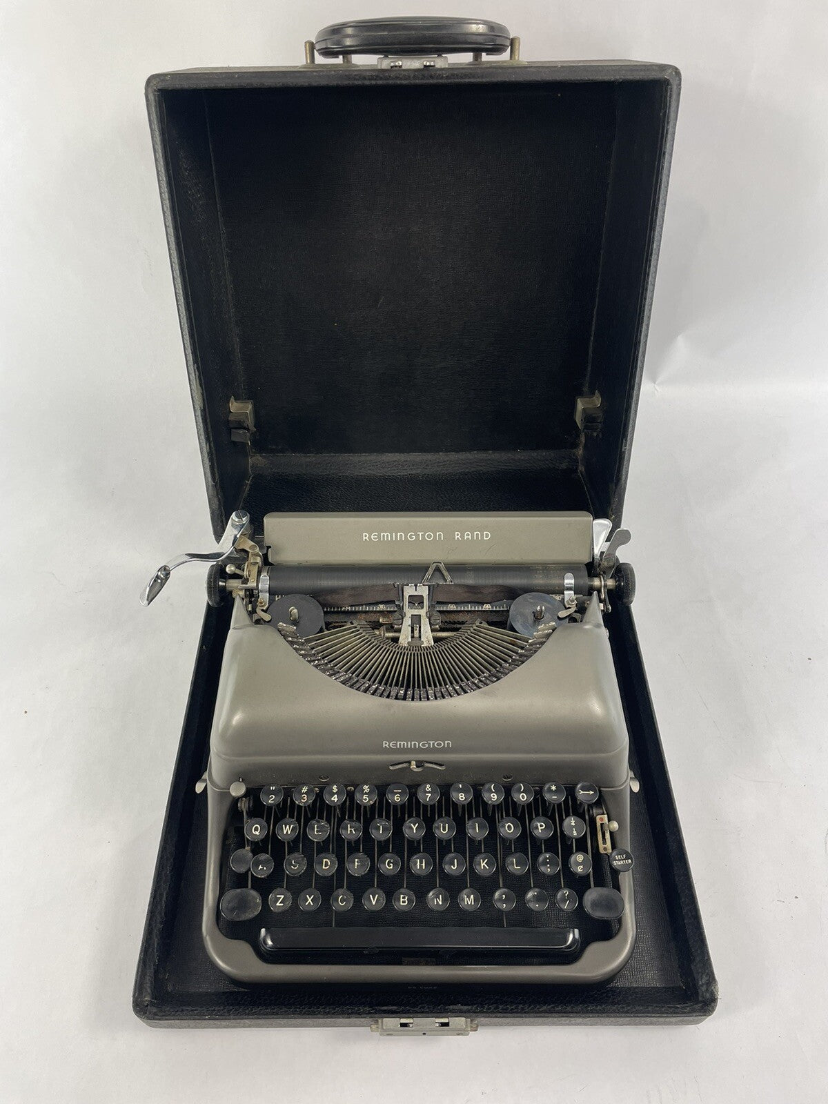 Vintage 1948 Remington Rand De Luxe Model  Portable Typewriter with case