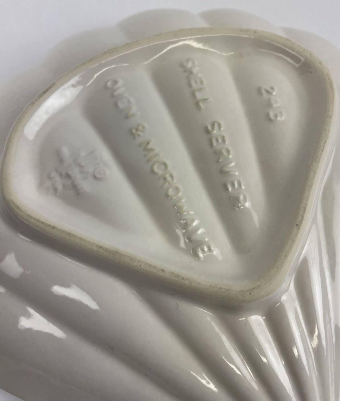 Pfaltzgraff Yorktowne #243 Large SHELL SERVER Food Bowl w 2 x #242 Shell Bowls
