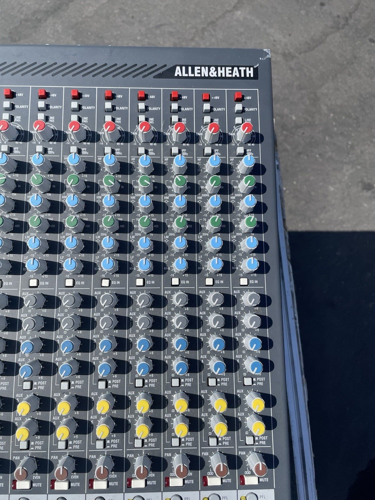 ALLEN & HEATH GL2400-32 Professional Dual Function Audio Mixer In Road case