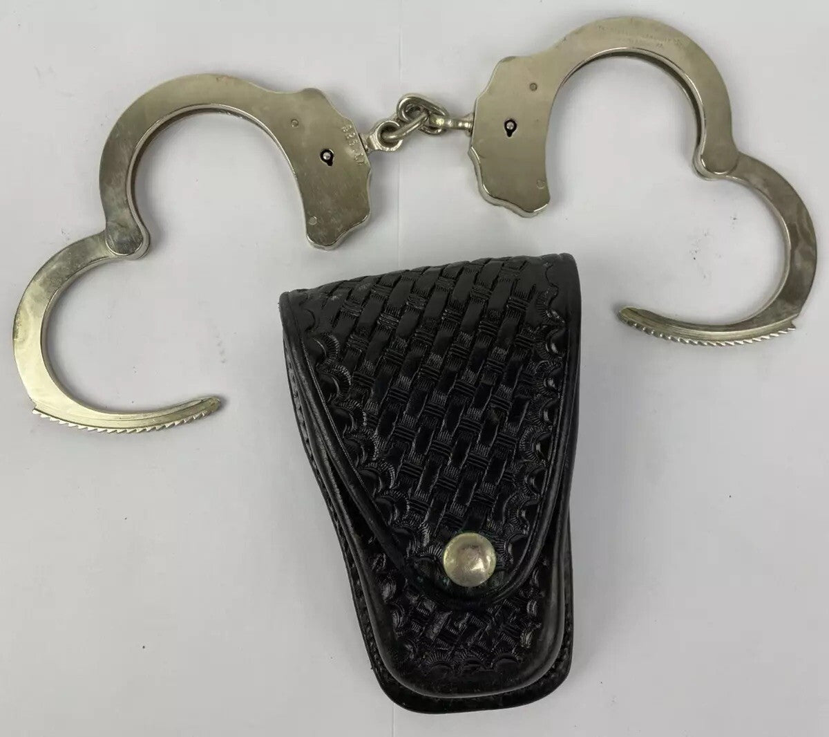 PEERLESS Handcuffs w/ Leather Safety Speed Holster Montebello CA U.S.A.  NO KEY