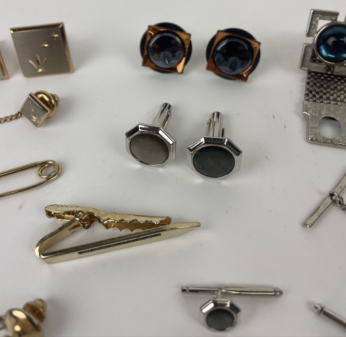 Vintage Gentlemen’s Cufflinks Tie Clips & Accessories Job Lot In Links & Clips