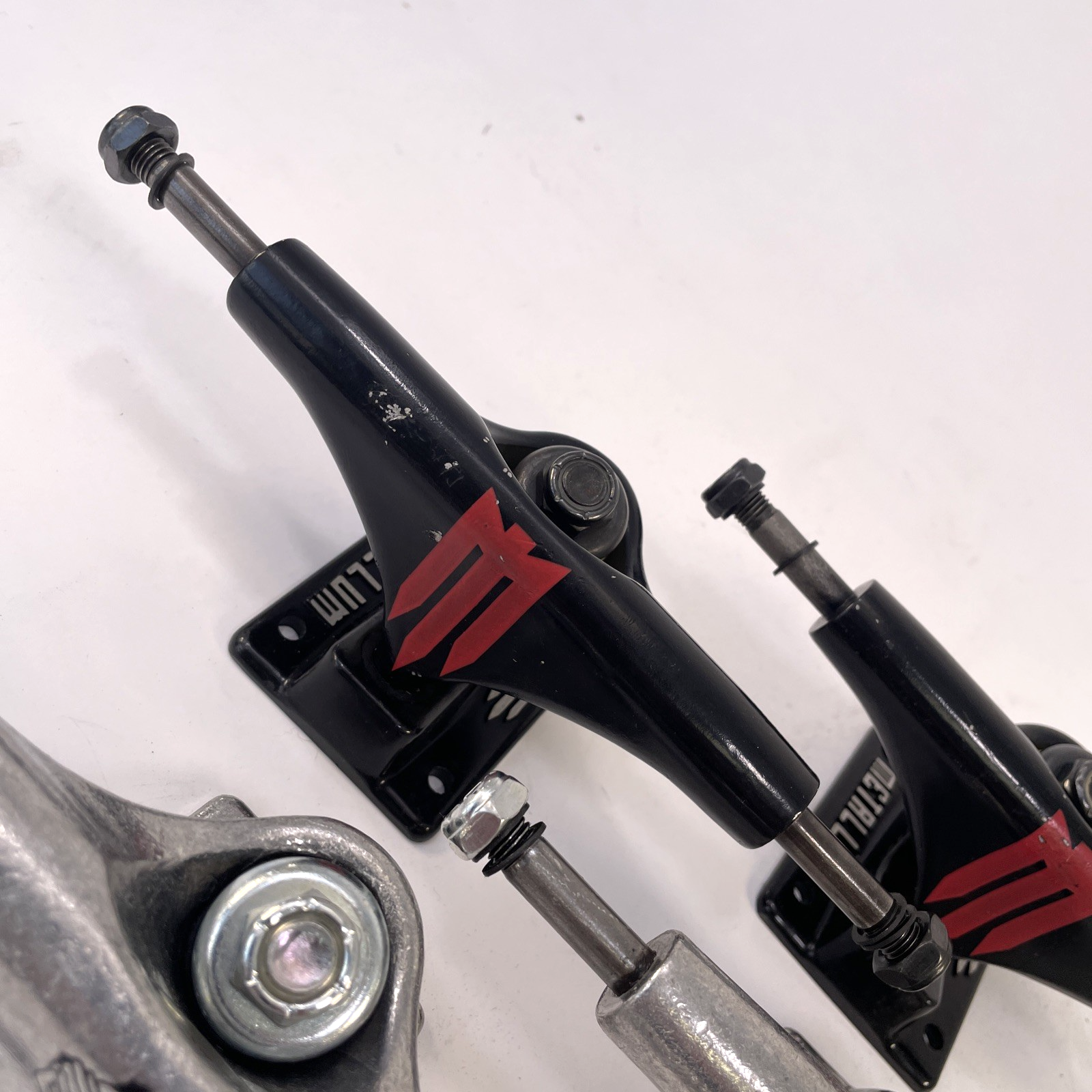 2 Sets METALLUM Skateboard Trucks 1 set Black 129mm /  1 set Polished 149mm