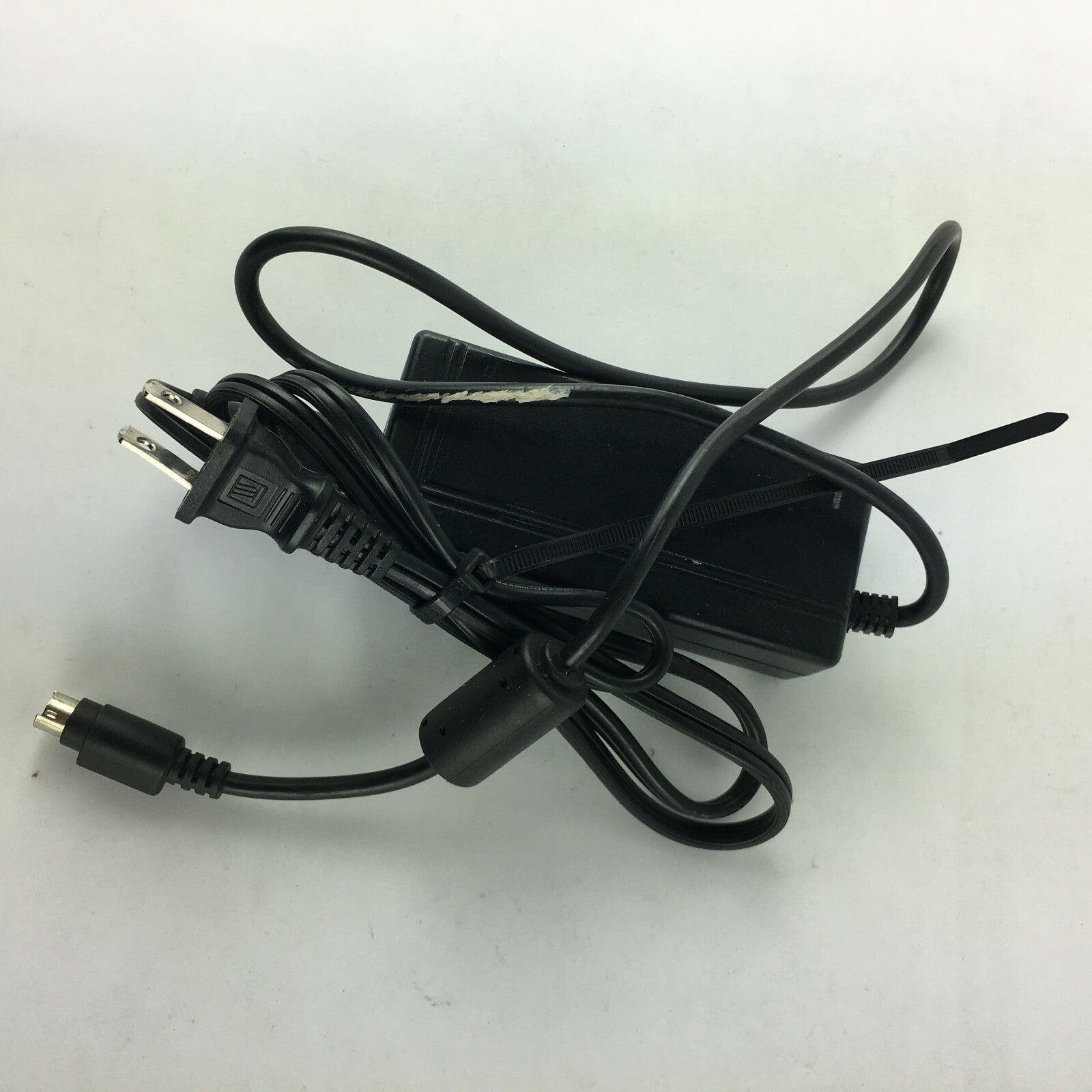 Genuine Nur fur RS-E02AB1.5-S33 Output 5.0V 2A Power Supply Adapter A17