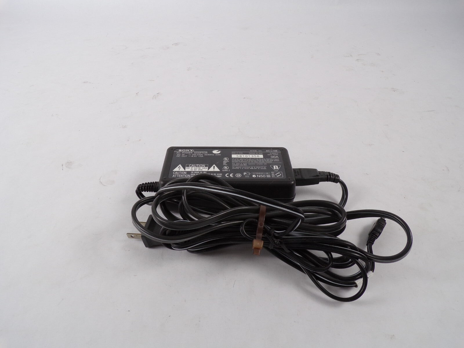 Geniue Sony AC-L10B Class 2 Output 8.4 V 1.5 A Power Supply Adapter A85