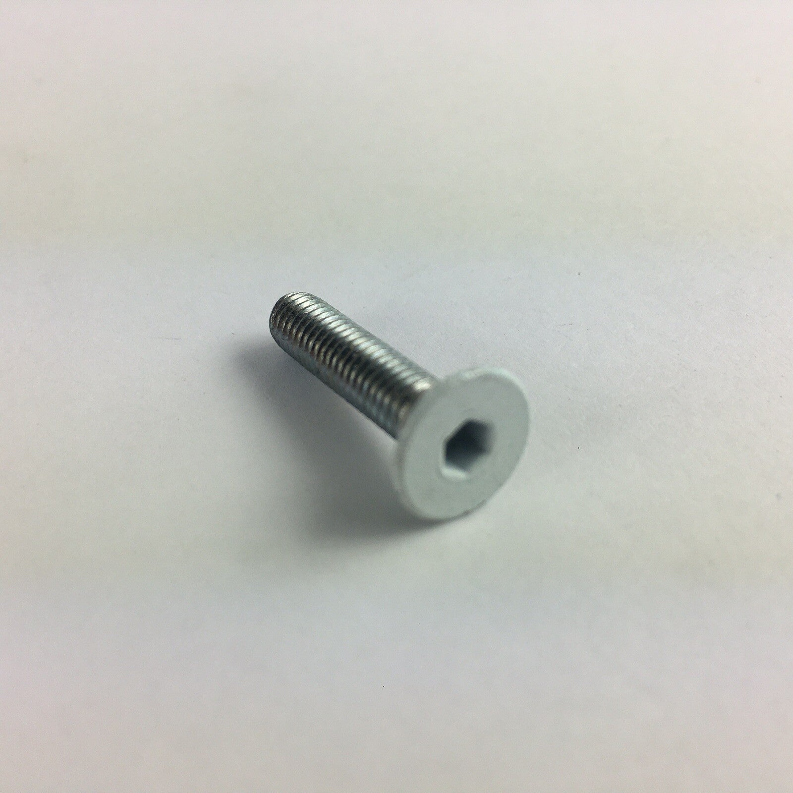 #10-32 7/8" Flat Head Socket Cap Screws Alloy Steel Zinc Allen - White top