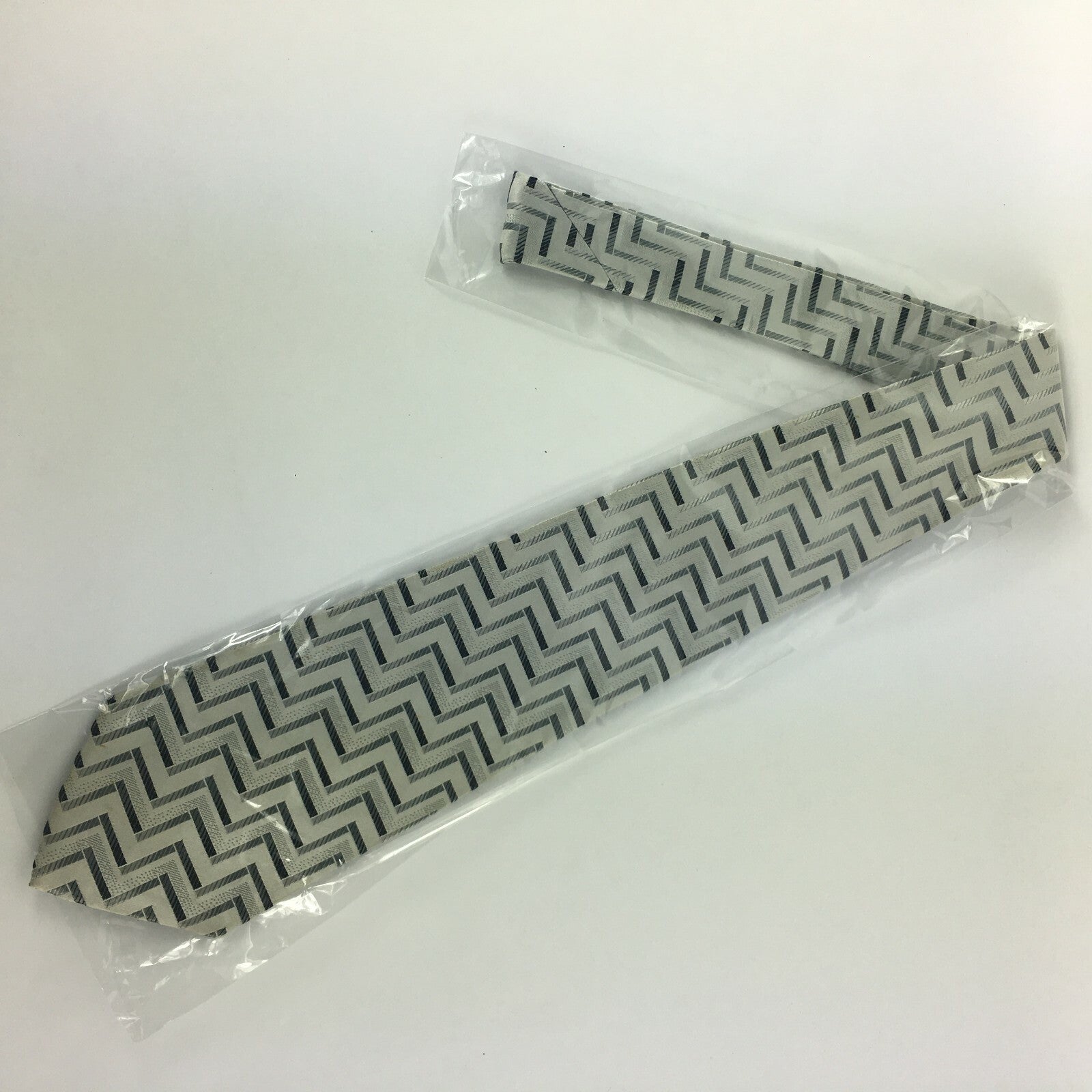 Genuine PierreCardin 100% Silk Handmade Stylish Formal/Casual Tie Multi Coloured