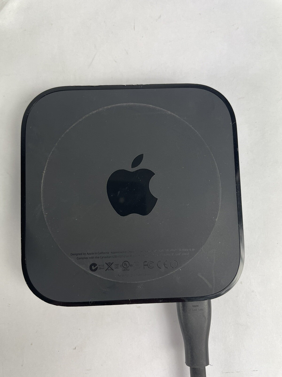 Apple TV (3rd Generation) A1469 with Genuine Apple Remote A1156 