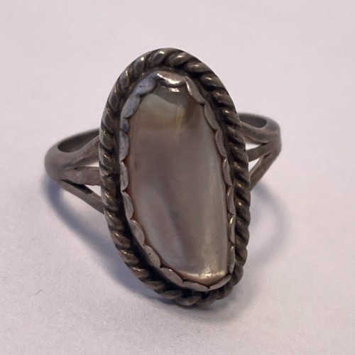 Vintage Navajo Native American Mother of Pearl 925 Sterling Silver Ring Size 6