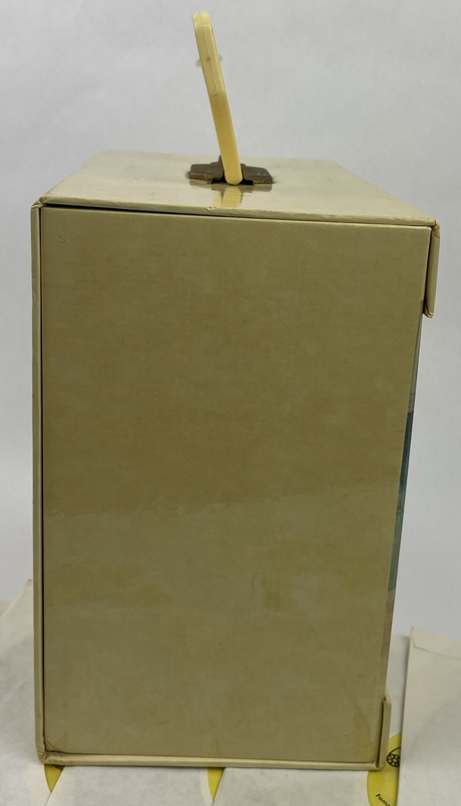 1970's “ Winnie the Pooh and Tigger Too ” 45 RPM Record Carrying Case 10 Records