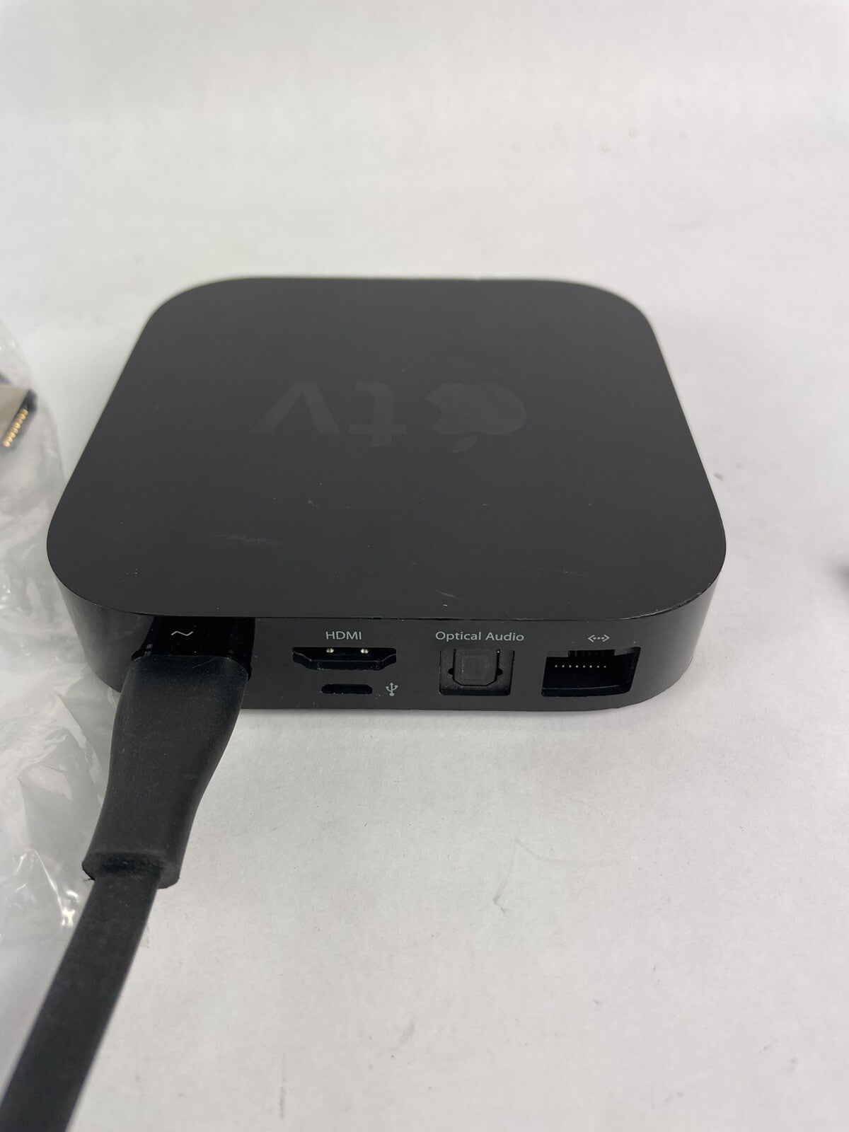 Apple TV (3rd Generation) A1469 with Genuine Apple Remote A1156 
