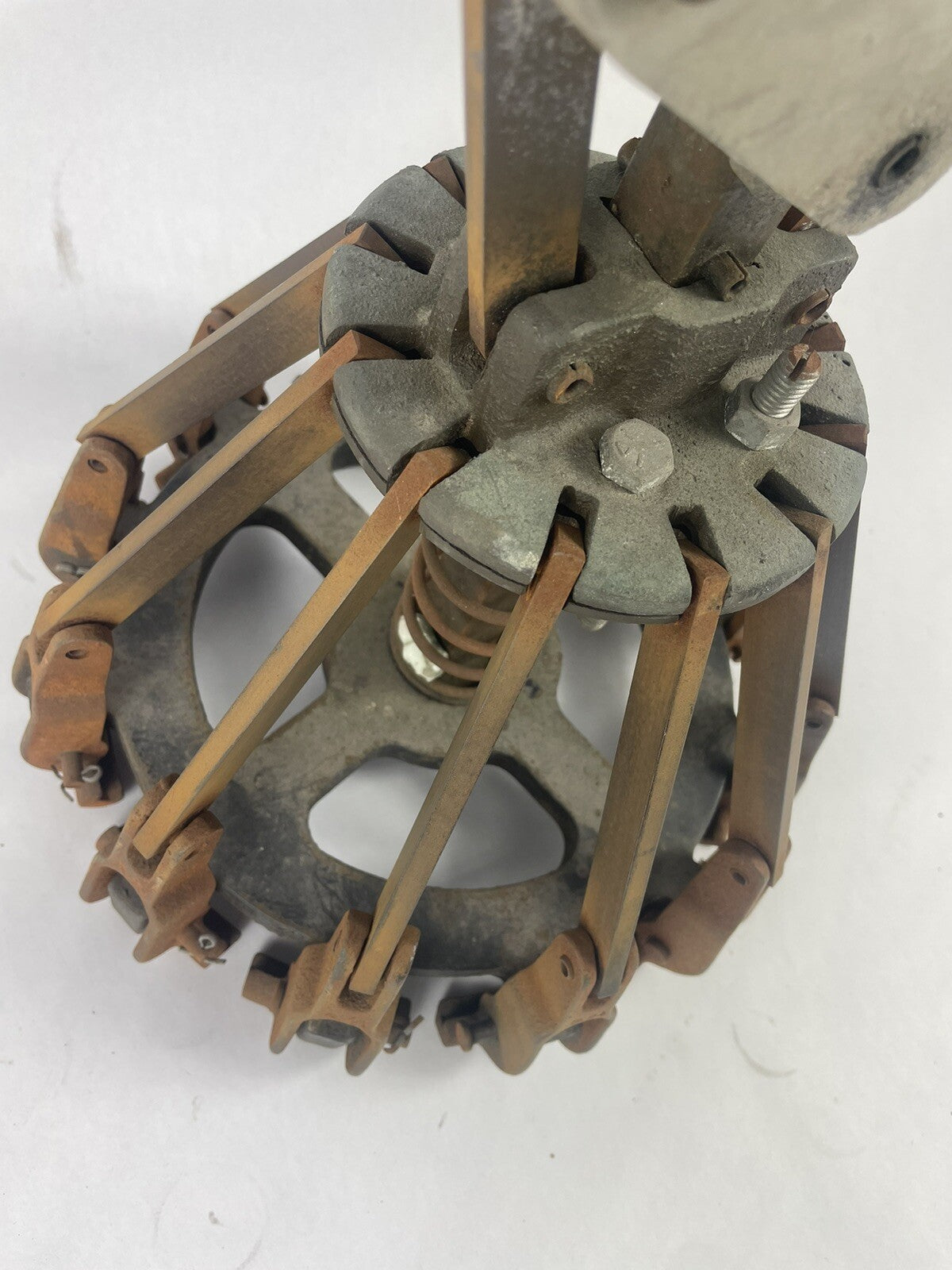 Atlanta Grotnes 8-1/2" 12-Lug Manual Lug Style Pail Closer