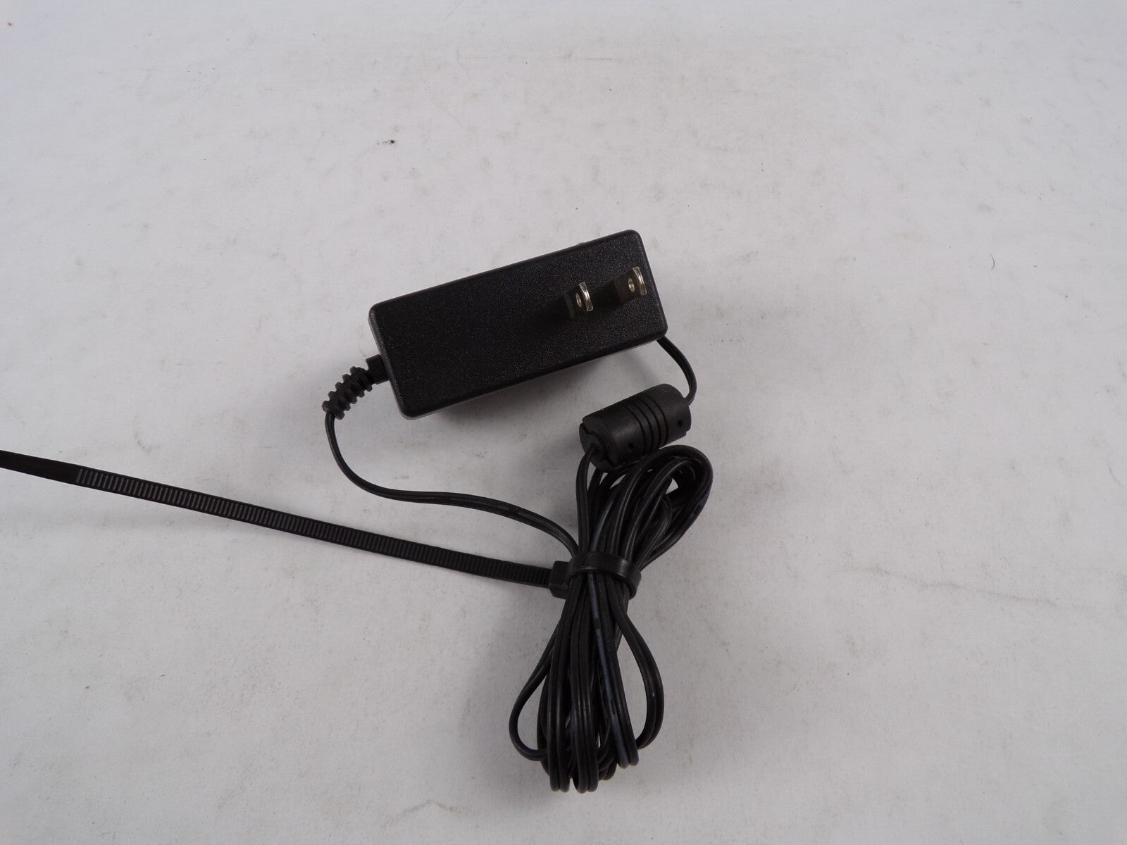Geniune DVE DSA-12PFA-09FUS120100 Output 12 V  1 A Power Supply Adapter A56