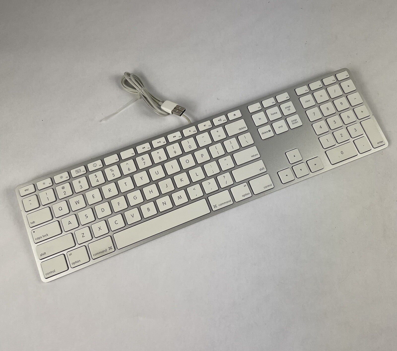 Genuine Apple Wired Aluminum USB Keyboard w/ Numeric Keypad MB110LL/A A1243