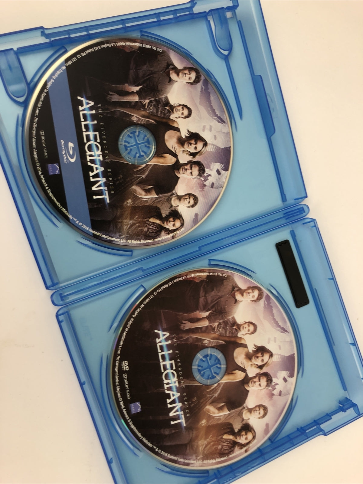 The Divergent Series: Allegiant with hours of extras (Blu-ray and dvd , 2016)