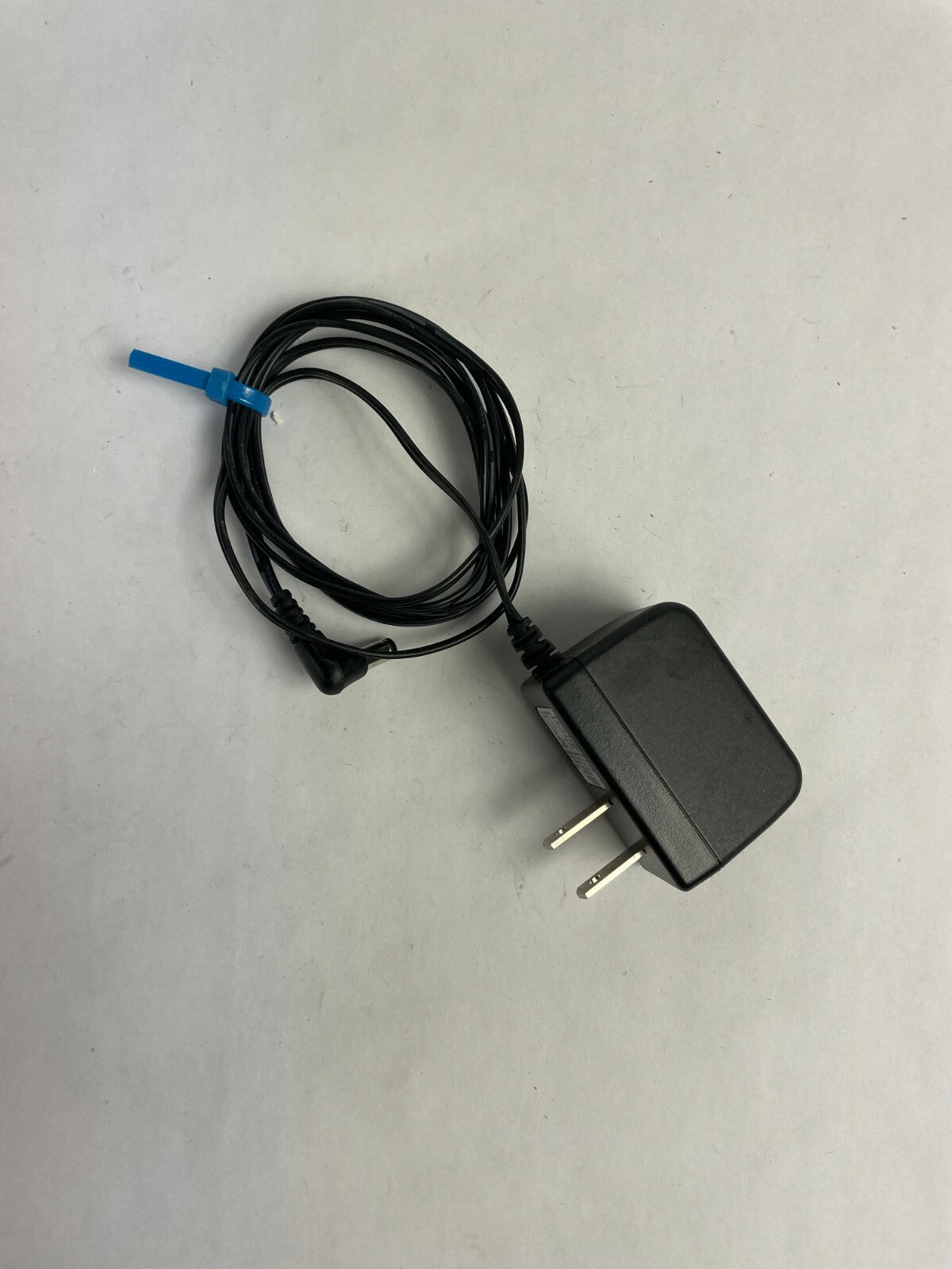 Genuine DVE DSC-3PFB-05 FUS AC Adapter Output 5 V 600mA Power Supply Adapter A52