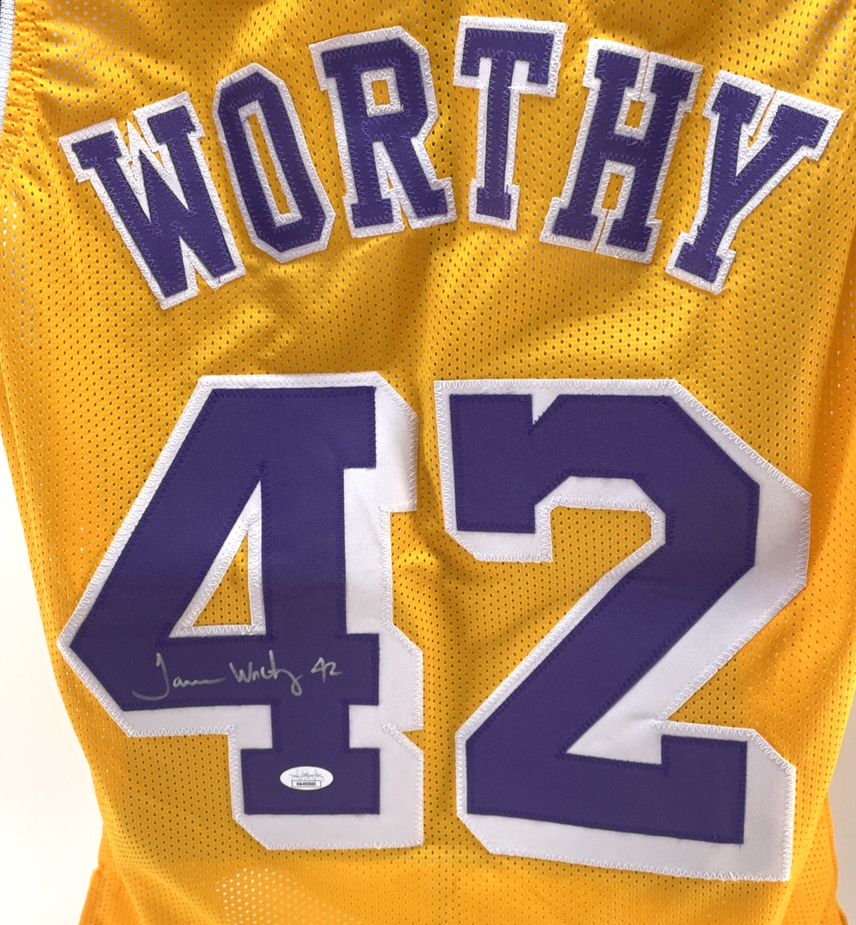James Worthy BGJ Los Angeles LA Lakers Signed with COA Sticker Yellow Jersey XL