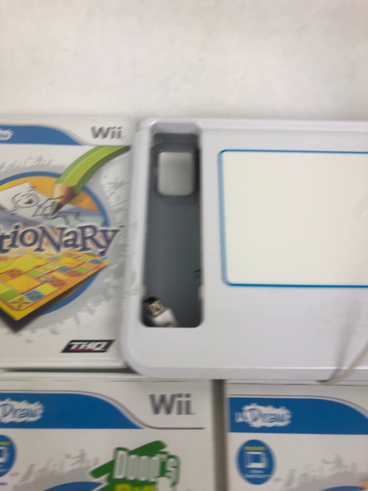 Wii uDraw Studio Instant Artist Game Tablet & 3 Game Lot - Pictionary - U Draw