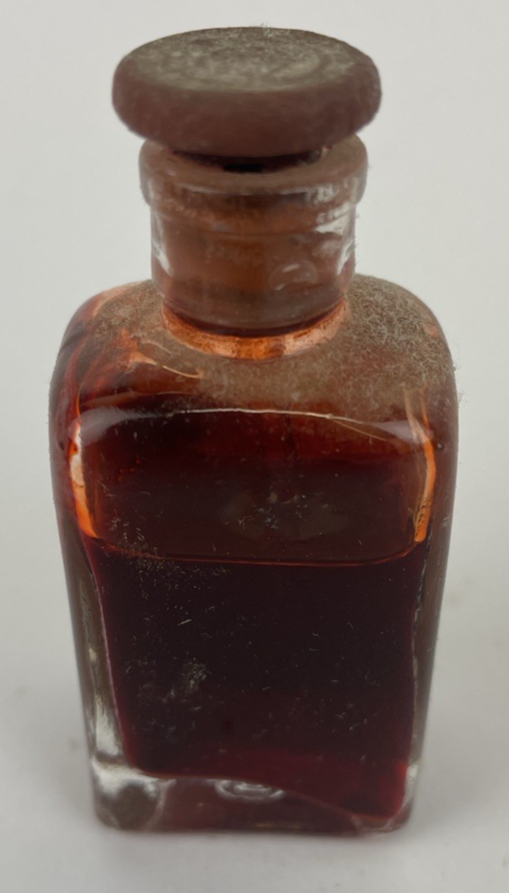 Antique Medicine Bottle 1/2 oz - MERCUROCHROME 2% Antiseptic For Cuts & Wounds.
