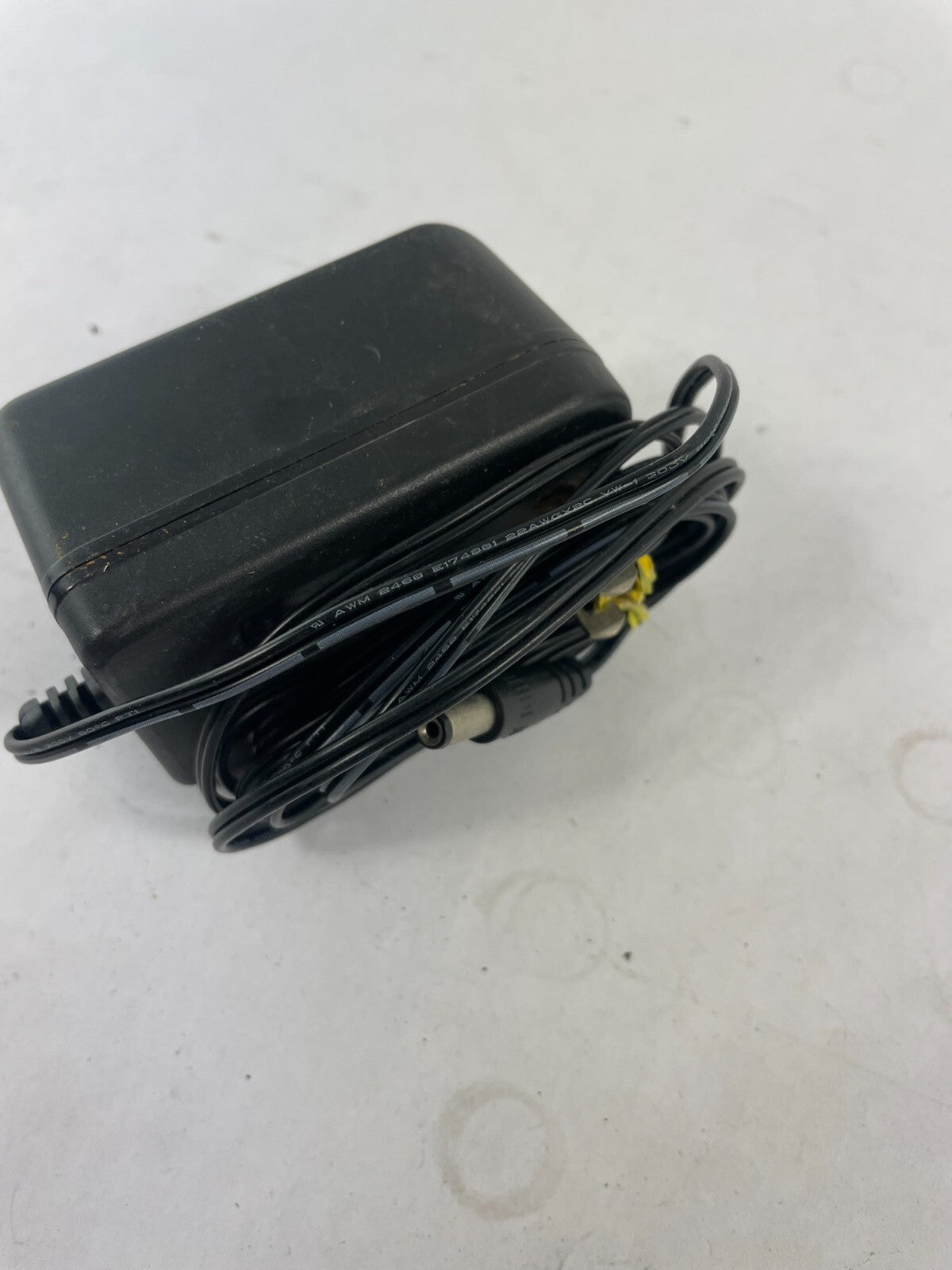 Geniune Linksys AM-1201000D41 Output 12 V 1.0 A Power Supply Adapter B01