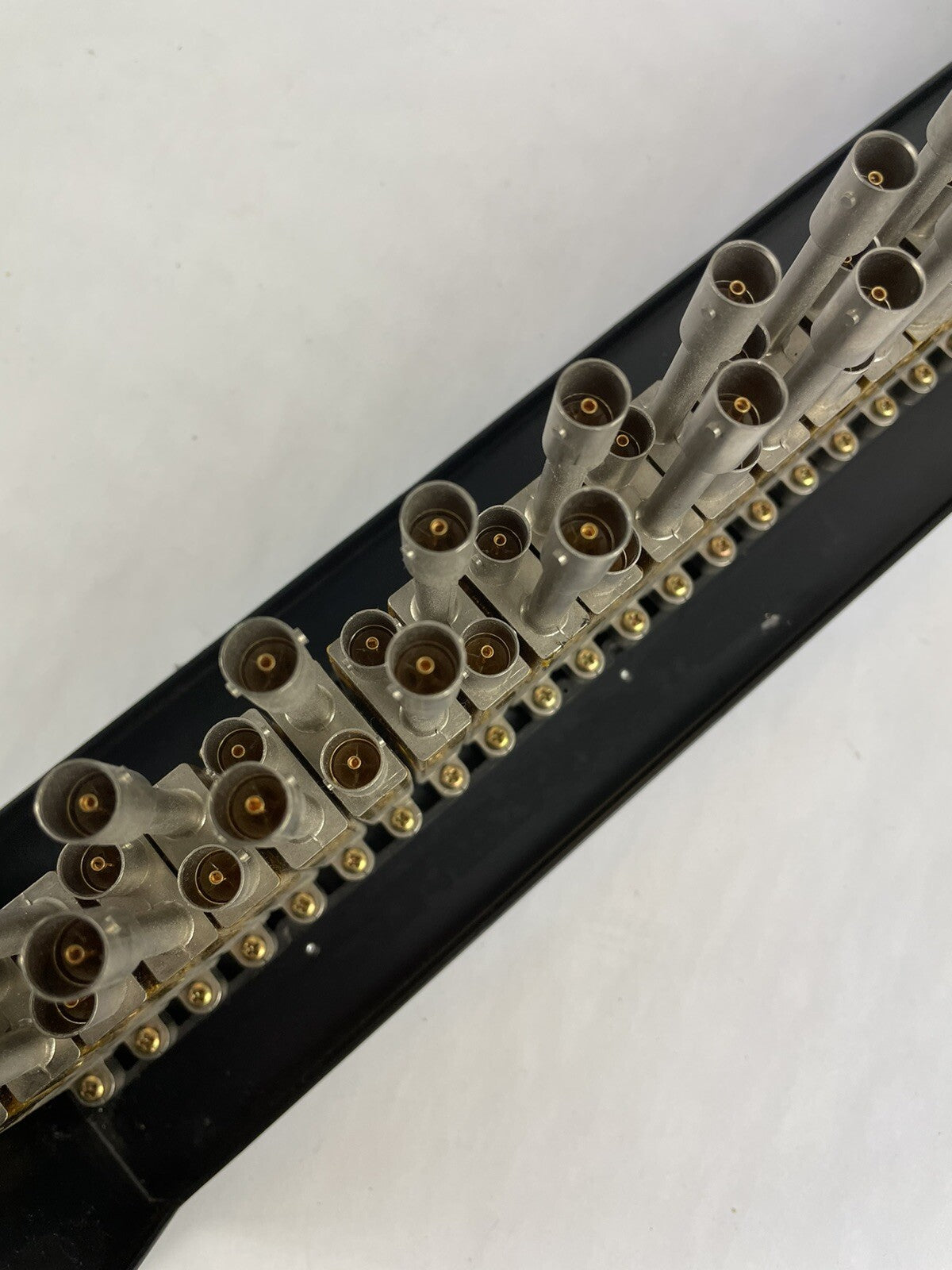ADC 2RU 2x32 Mid-Size HD Normalled Video Jackfield Term - w/Cable Bar - Patchy