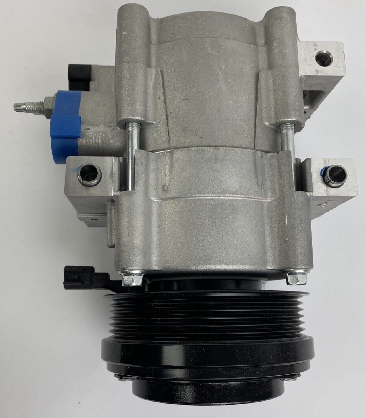2006 - 2011 CROWN VIC MARQUIS TOWN CAR AC COMPRESSOR WITH CLUTCH MOTORCRAFT NEW