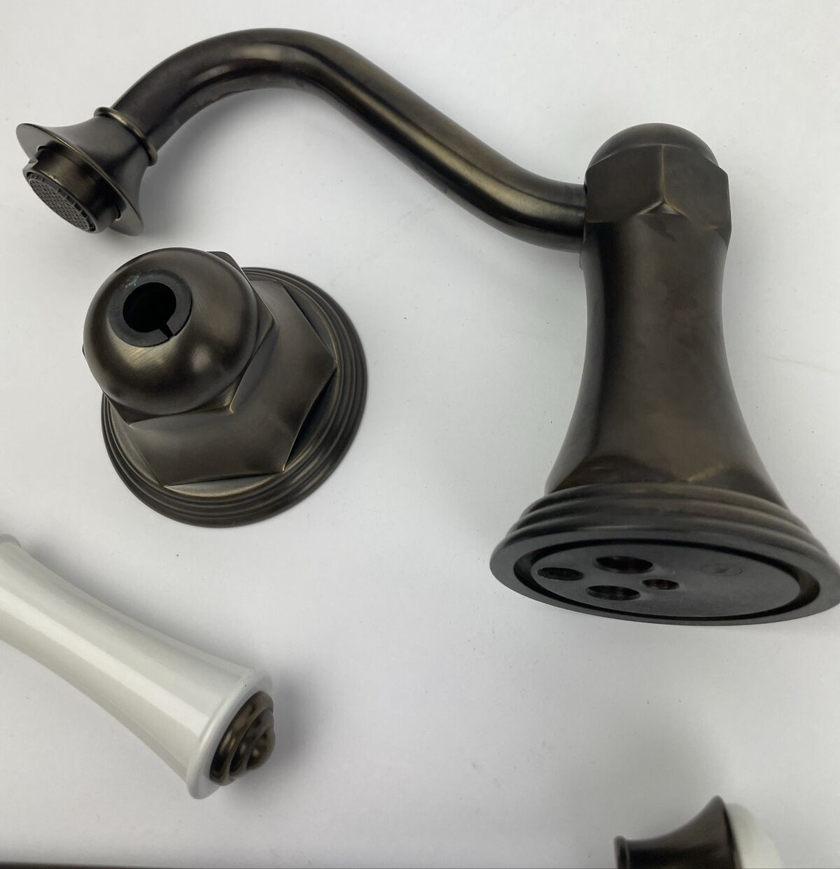 Rubinet Faucet Co. Widespread Lavatory Faucet Set with Drain 1ARBRVLTBWH Bronze